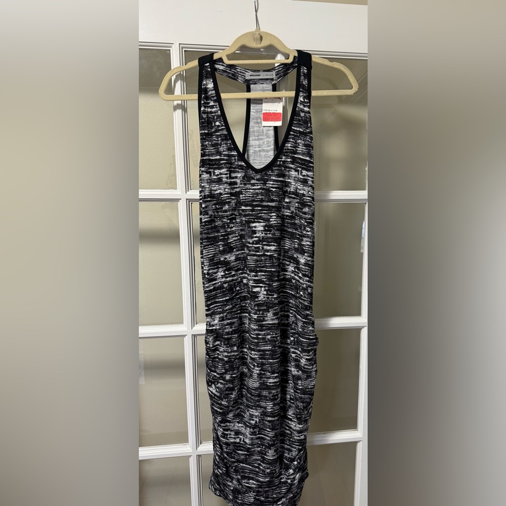 Athleta Black and White Sleeveless V-Neck Sheath Dress